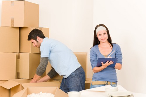 Coordinated packing and transport for commercial moves in Brompton